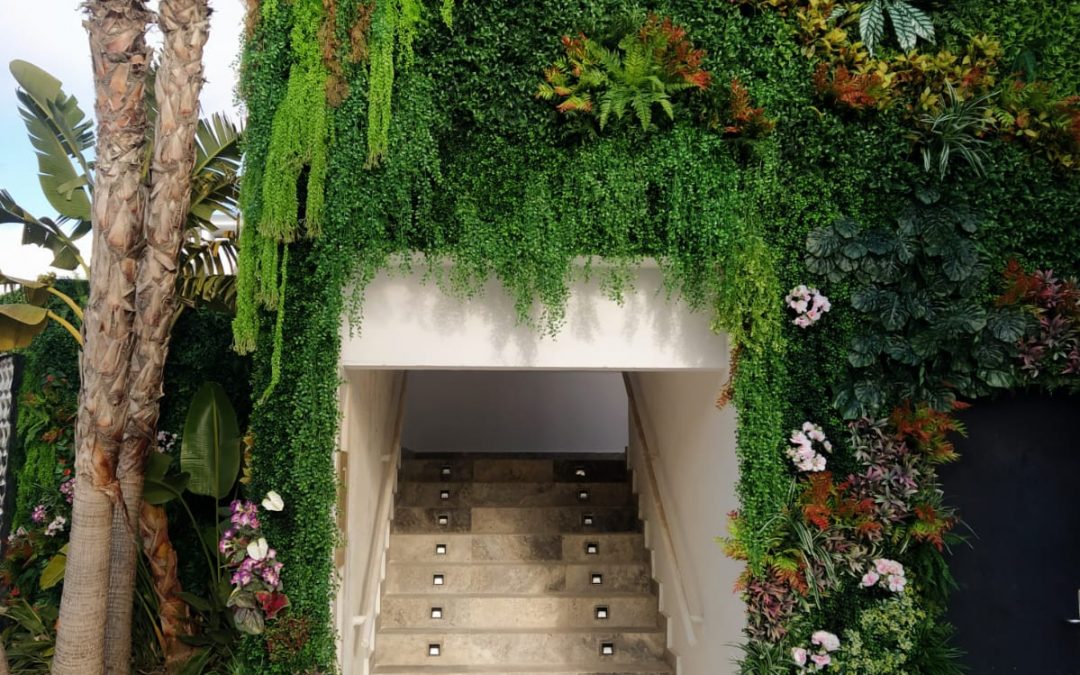 Ideas de diseño para jardines verticales artificiales: cómo aprovechar al máximo tu espacio